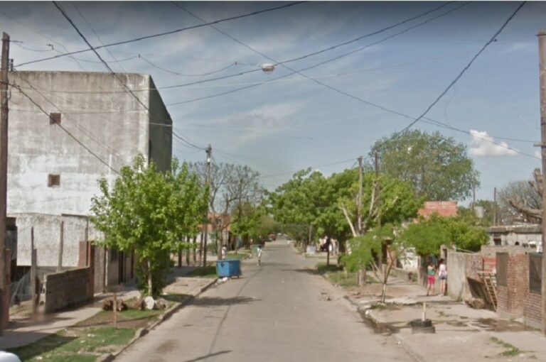 El asesinato se perpetró en calle Bielsa al 5.900. Google Street View.