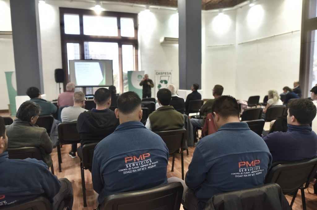 Capacitan a operarios sobre el control de plagas urbanas   Gentileza