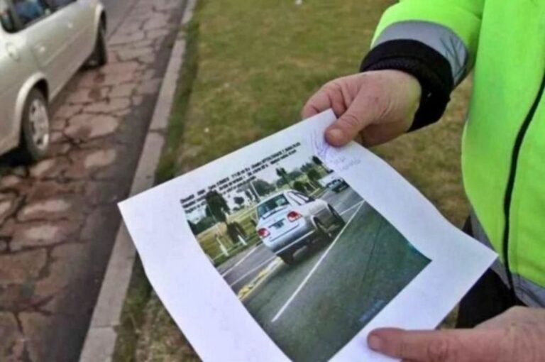 Los agentes de tránsito que salen en moto pueden llevar una cámara estilo GoPro o la del celular