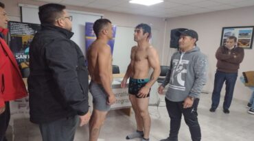 Garateguy y Rodríguez con mirada desafiante tras el pesaje del jueves. Víctor Ludi