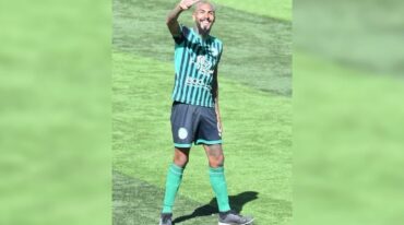 Octavio Retamoso festeja su cuarto gol durante el fin de semana pasado en su nuevo equipo