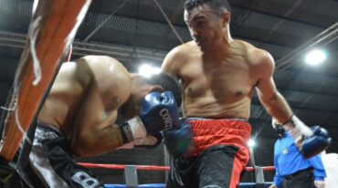Garateguy fue demoliendo a su rival y ganó antes del límite. Marcelo Fornari