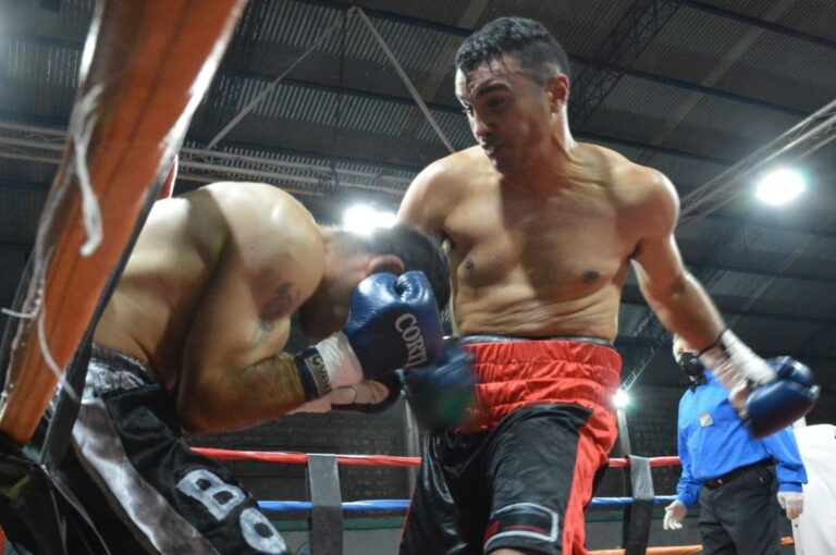 Garateguy fue demoliendo a su rival y ganó antes del límite. Marcelo Fornari