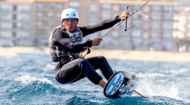 El paranaense Federico Aguilar continúa haciendo historia en una espectacular carrera en el mundo del kite.  Toni Forqués