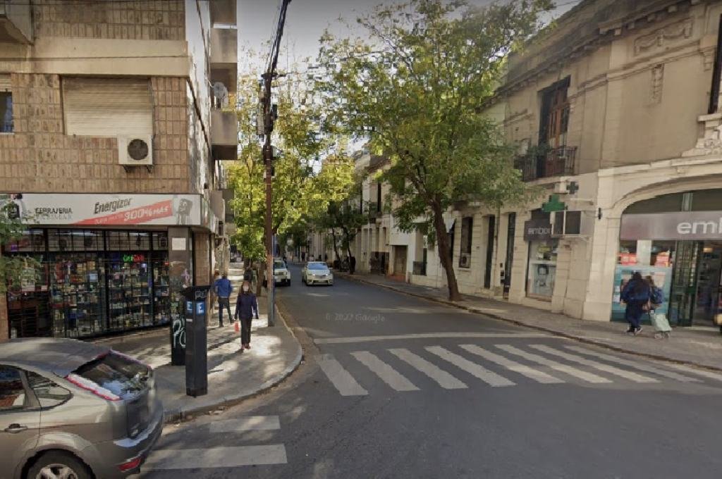 El ataque armado se produjo en la esquina de Tucumán y Dorrego. Google Street View.