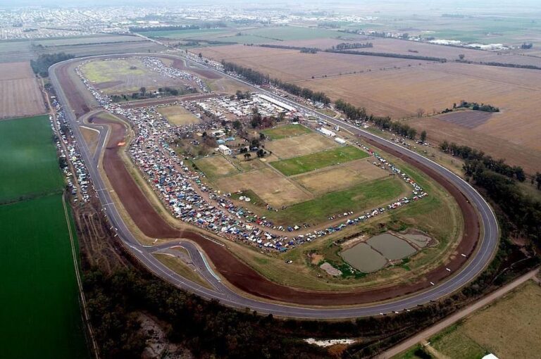El autódromo de la Perla del Oeste se colma de público para ver el TC. Archivo.