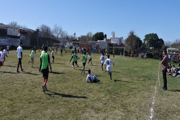 Con esfuerzo y trabajo un basural se convirtió en un espacio deportivo y de contención.