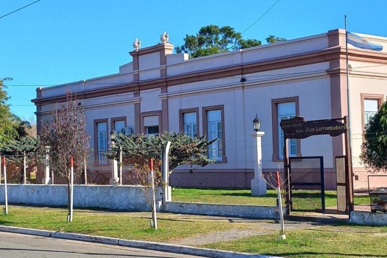 La escuela primaria de la localidad. En el pueblo reclaman la secundaria: deben hacerla a 10 kilómetros