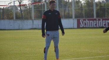 Facundo Sava prueba un equipo con lo que tiene a disposición
