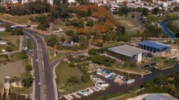 La vista del arroyo Ludueña desde los galpones al río