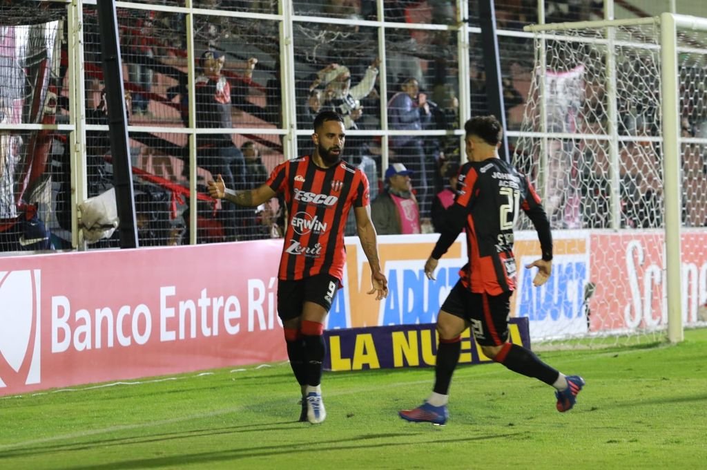 Patronato supo defenderse y rescatar un punto clave para su lucha. Foto: Prensa Patronato