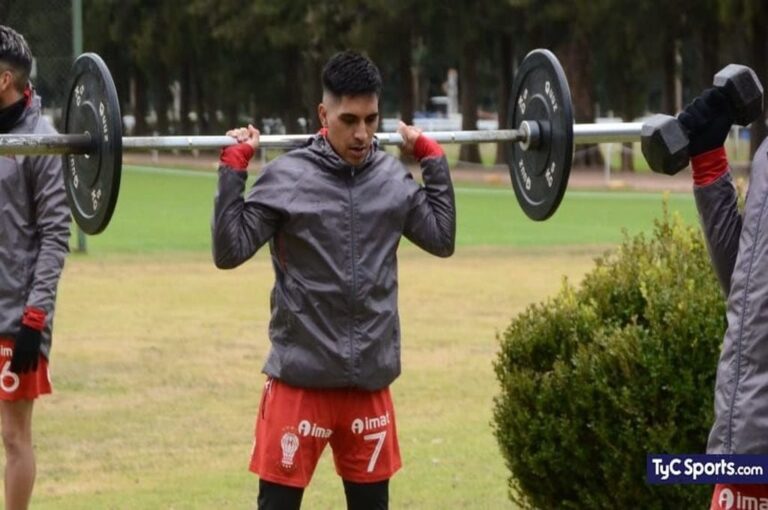 Jonás Acevedo es el volante que pretende intercambiar Patronato con Huracán