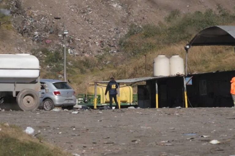 El cuerpo de un hombre fue encontrado este viernes en un relleno sanitario de Rosario
