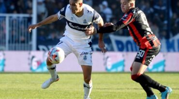 Patronato tuvo un flojo partido en La Plata y se complicó en la tabla de promedio.