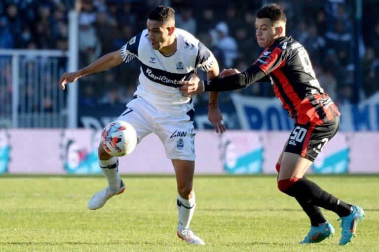 Patronato tuvo un flojo partido en La Plata y se complicó en la tabla de promedio.