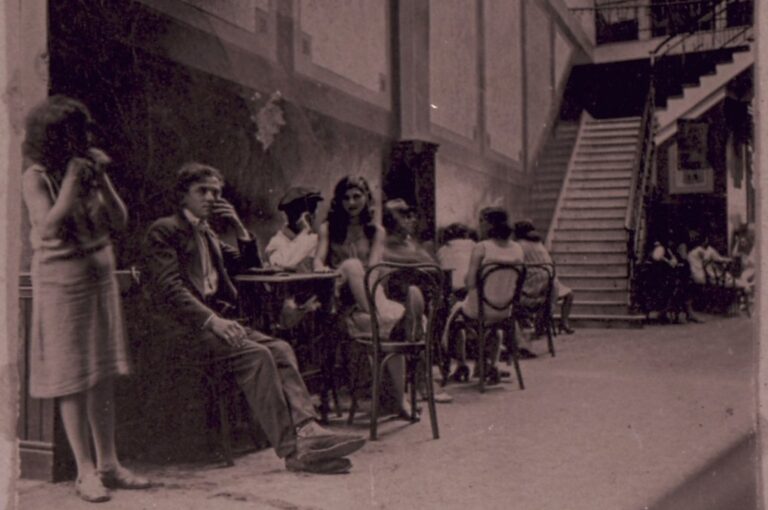 La foto fue realizada para una nota periodística de Rodolfo Puiggrós