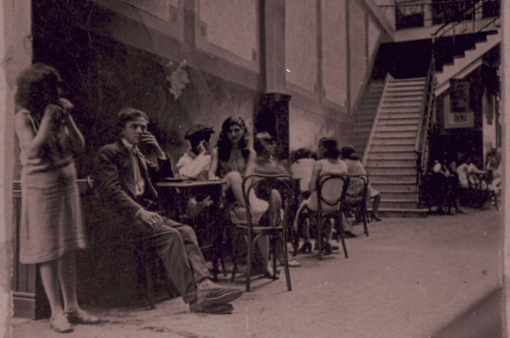 La foto fue realizada para una nota periodística de Rodolfo Puiggrós