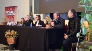 Intendentes del norte de la Costa del Uruguay coincidieron con autoridades provinciales en avanzar en propuestas de políticas públicas que incrementen la construcción de viviendas de madera.