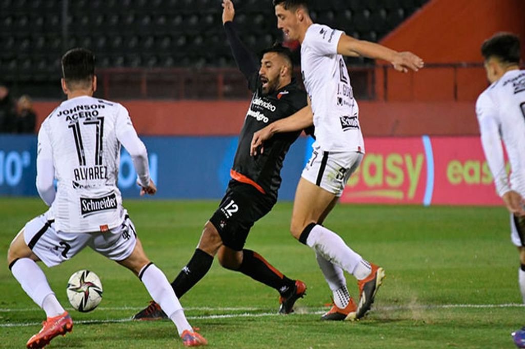 Juan Guasone y Francisco Álvarez volverán a ser la dupla central de Patronato
