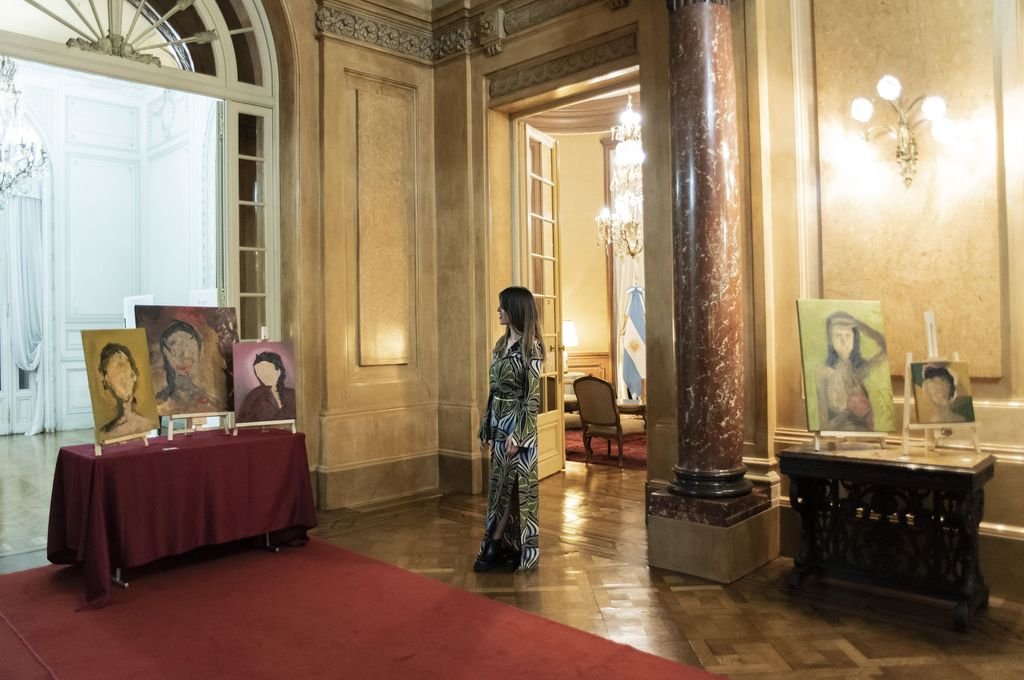 Una serie de obras de Luisina Gandola Spektor fue expuesta en la Cancillería Argentina