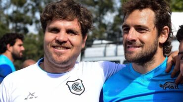 El paranaense Boutet denota su alegría al posar para la posteridad junto al tucumano Nicolás Sánchez