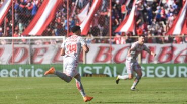 Machuca festeja su gol