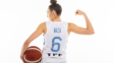 La ilusión de Milagros Maza con la camiseta nacional. Gentileza.