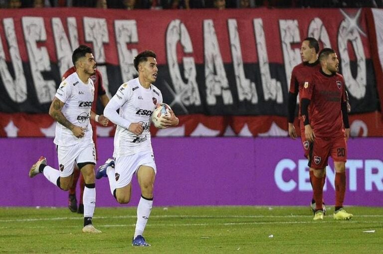 Patronato en la última pelota del partido igualó un partido complicado ante Newells en Rosario.