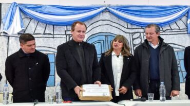 Bordet abrió los sobres con las ofertas para construir el nuevo edificio de la escuela Nº 75 'Del Bicentenario' en Paraná