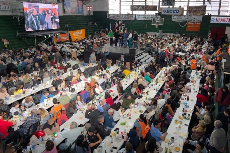 El Club Sportivo América fue el escenario para un multitudinario locro por el 9 de Julio. Gentileza.