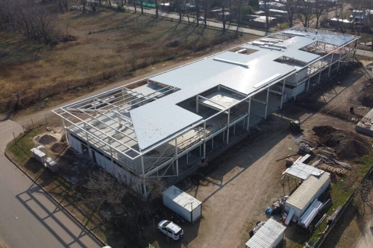 La construcción de la escuela secundaria de Roldán prevé aprovechar los recursos naturales y la energía renovable. Gobierno de la Provincia