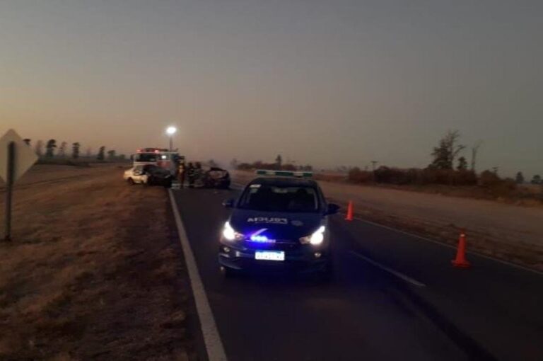 El impacto frontal de dos automóviles en el centro-oeste de la provincia provocó cinco muertes. Gentileza.