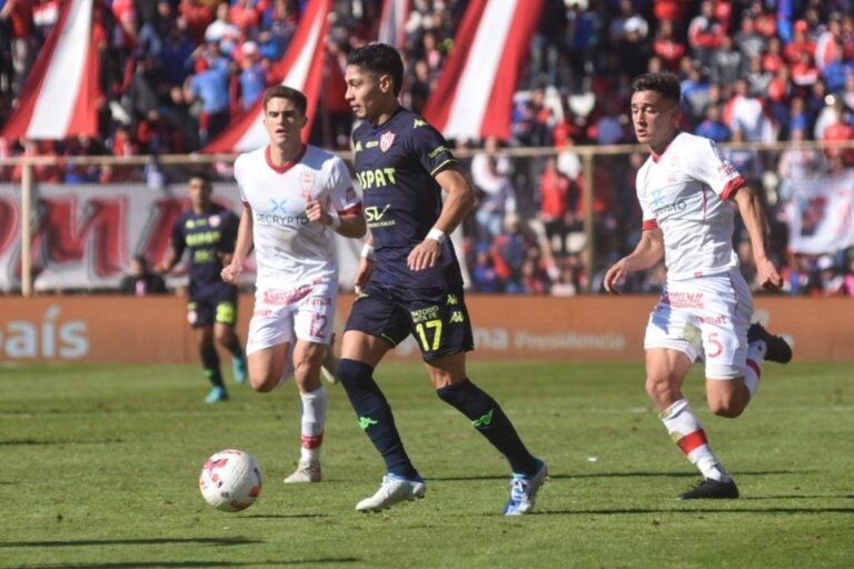 Unión y Huracán igualaron en un partido parejo. Pablo Aguirre.