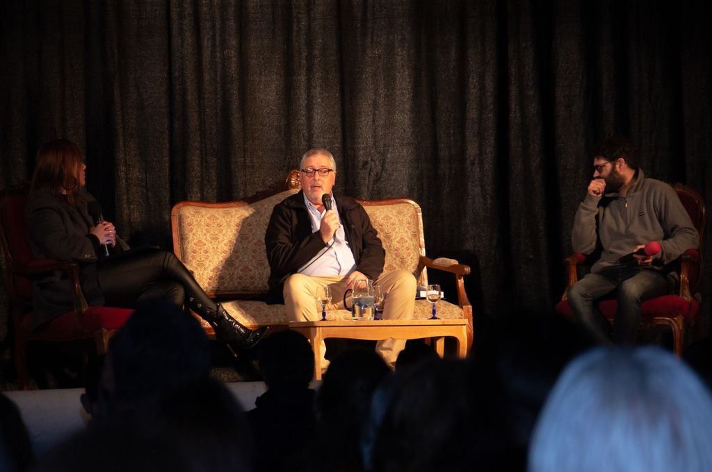 La presentación del libro se llevó a cabo el mismo día del aniversario número 187 de La Paz