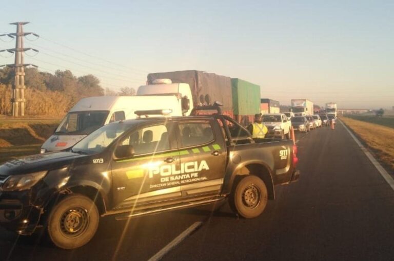 El tránsito debió ser interrumpido en la mano hacia el sur. Gentileza: prensa APSV.