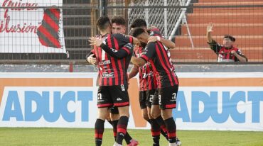 Alvarez ingresó por el lesionado Quintana y con su gol le dio una alegría al Patrón.  Prensa Patronato