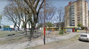 El hecho se produjo poco después de las 19 del sábado en Isola y Maestros Santafesinos. Google Street View.