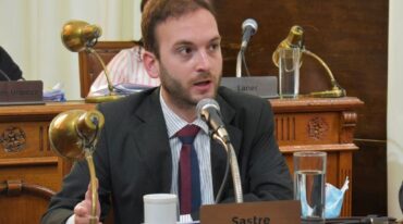 El concejal Felipe Sastre (Juntos por el Cambio) presentó el proyecto 'Pasajero frecuente'.