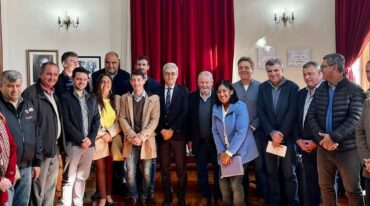 Los convenios se inscriben en el programa de financiamiento del gobierno provincial hacia los municipios y comunas. Crédito: prensa Gobierno de la provincia de Santa Fe. Gentileza.