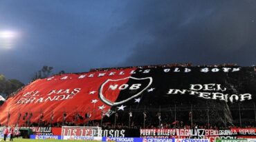 Los hinchas rojinegros agotaron las entradas para el partido del miércoles. Archivo.