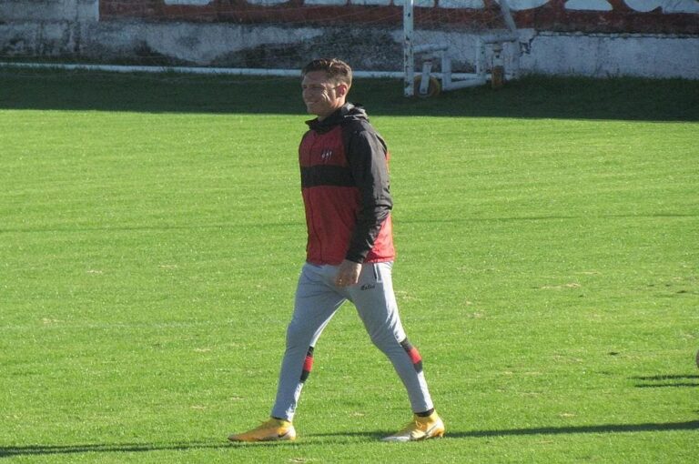 Facundo Sava cuidará piezas para el cotejo ante San Lorenzo y le dará rodaje a varios futbolistas en Chaco.  Gabriel Obelar