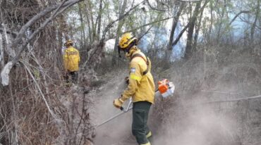 Este lunes se encontraron activos tres focos de incendio: uno frente a Pueblo Esther