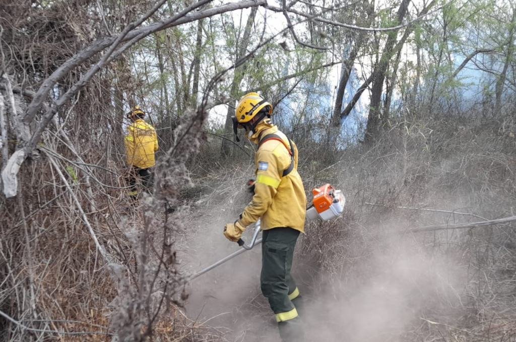 Este lunes se encontraron activos tres focos de incendio: uno frente a Pueblo Esther