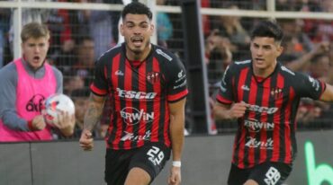 Axel Rodríguez regresa al once frente a San Lorenzo