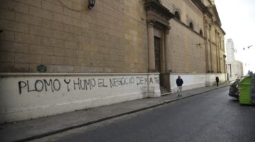 La catedral volvió a ser blanco de las protestas. Archivo/Marcelo Manera.