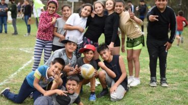El barrio Anacleto Medina estuvo representado por los adolescentes en vóley.