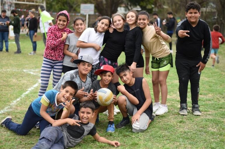 El barrio Anacleto Medina estuvo representado por los adolescentes en vóley.