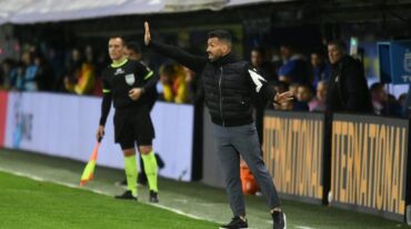La presentación judicial acusa a Tevez de una supuesta "usurpación" del título de técnico profesional.