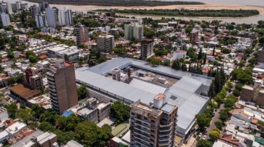 La ubicación del Shopping Paso del Paraná es privilegiada