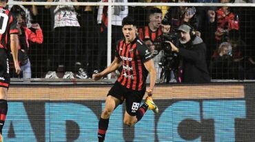 Alexander Sosa ahora solo espera por ofertas concretas y formales para definir su futuro.